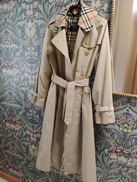 Burberry Jackets & Blazers - Vintage Burberry Classic Beige Trench Coat with Plaid Lining